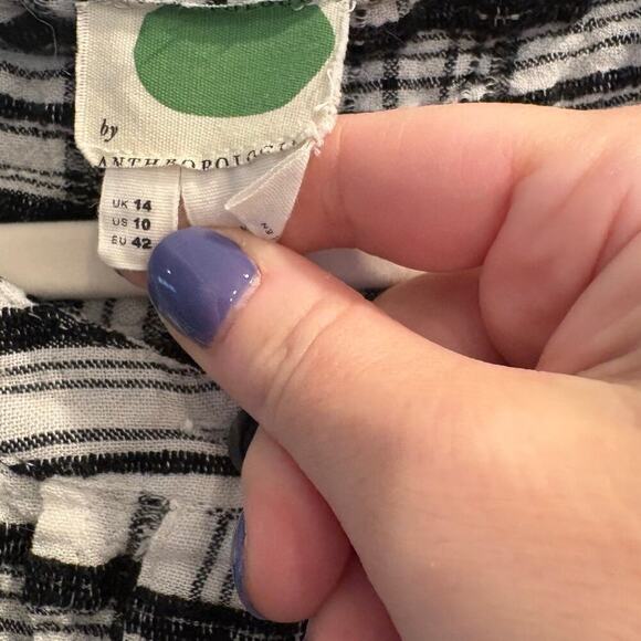 By Anthropologie Size 10 Black and White Checked Gauzy Pleated Button Up Top - Picture 4 of 4
